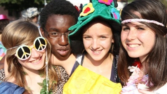 Wspomnienie z wakacji - Przeciw nudzie na ulicach Sławy (wideo)