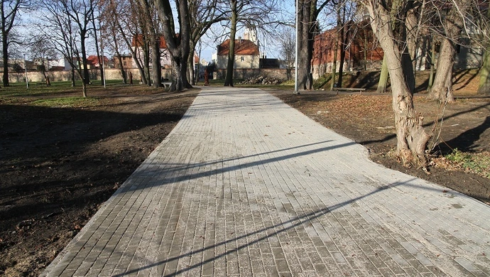 Nowa droga i chodnik