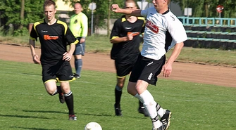 Łatwe punkty Dębu, Korona zwycięża z liderem