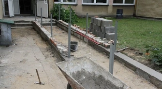 Ułatwienia dla niepełnosprawnych ruchowo w sławskim gimnazjum