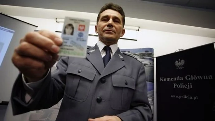Ulepszone legitymacje policyjne - sprawdź jak wyglądają