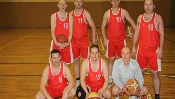 Policjanci kontra urzędnicy