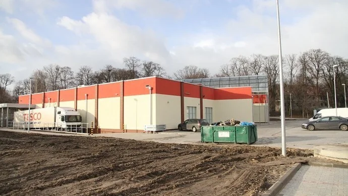 Mała galeria i stacja paliw wraz z końcem stycznia