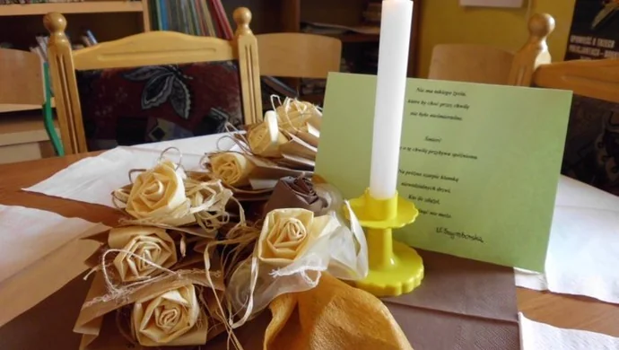 Stare Drzewce w blasku świec