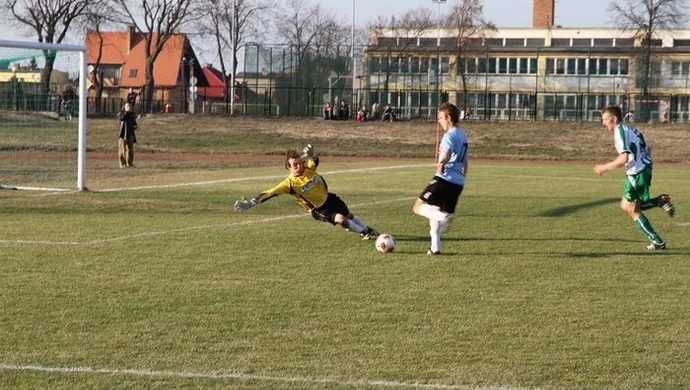 Pięć bramek w Sławie, trzy punkty dla Dębu