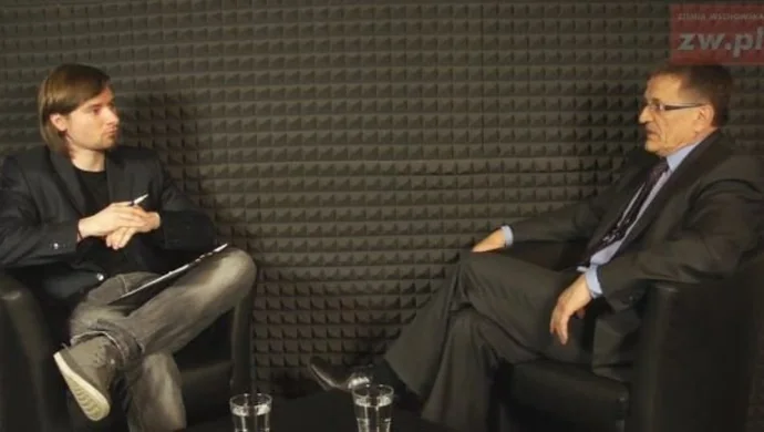 Rozmowa przy szklance wody. O polityce z radnym