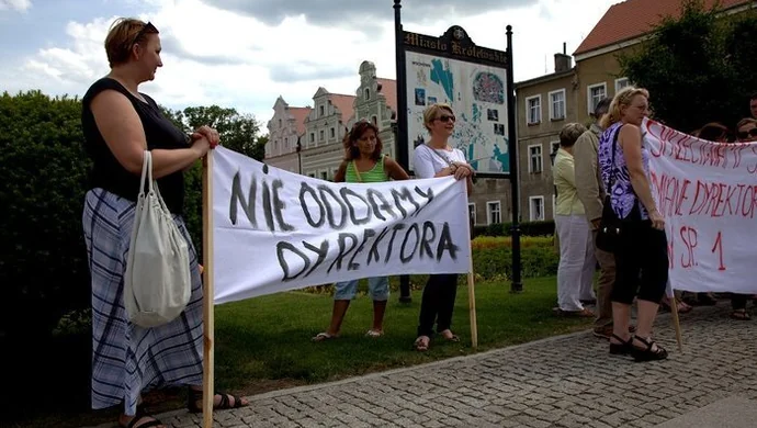 Miało być gorąco. Było spokojnie... - materiał wideo ze spotkania protestujących z burmistrzem