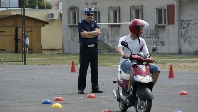 Zdawali na kartę motorowerową