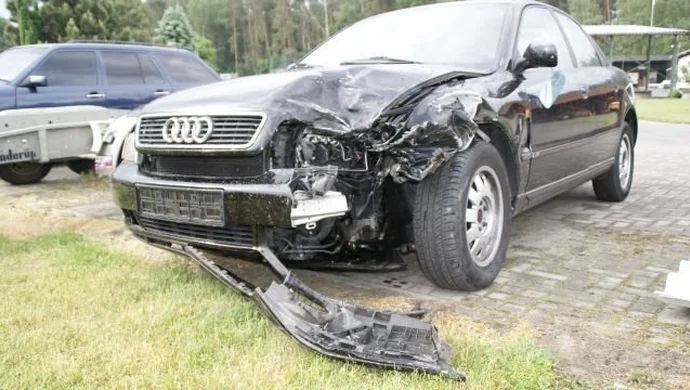 Taranem w Basztę i samochody...