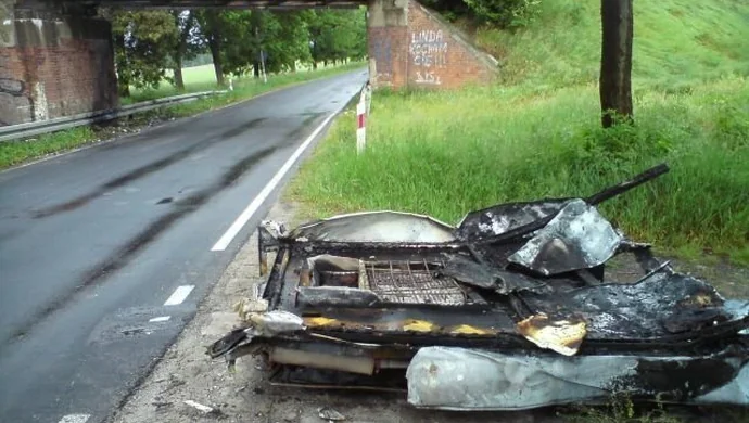 Ciężarówka uderzyła w wiadukt