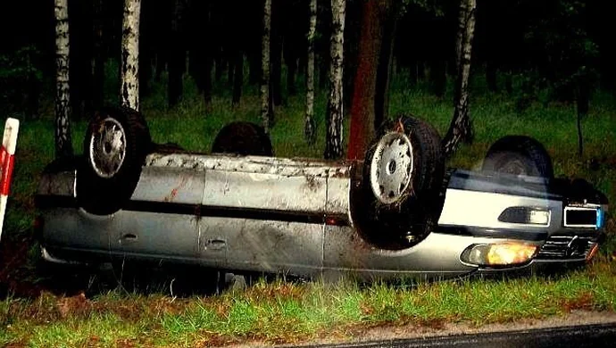 Dachował po spożyciu