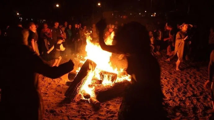 Noc Kupały oraz pokaz ogniowy na lgińskiej plaży