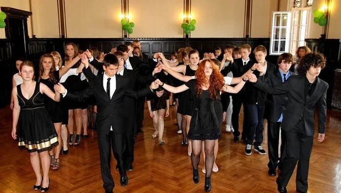 Pierwszy polonez w Gimnazjum Językowym