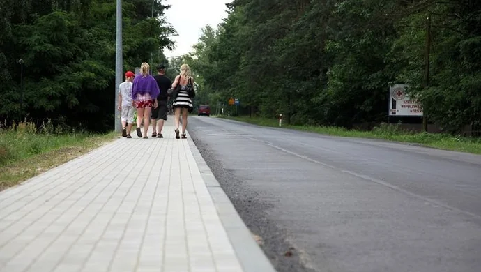 Oddano już chodnik do Lubogoszczy