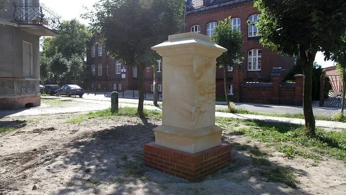 Postument czeka już na Dianę