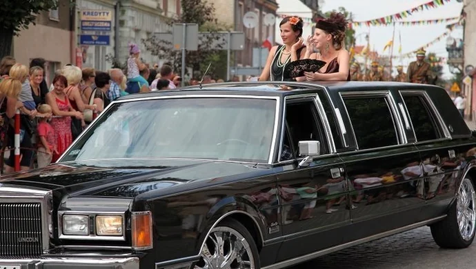 Barwnie i głośno ulicami Sławy