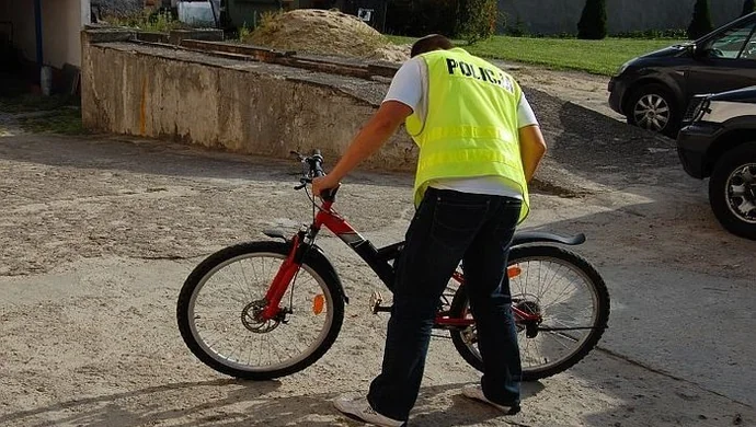 Ukradł rower, bo chciał wrócić do domu, potem zamienił go na telefon 