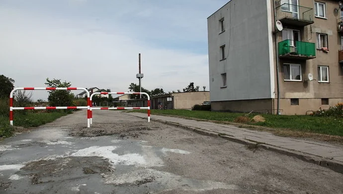 Nie chcą barierek tylko nową drogę