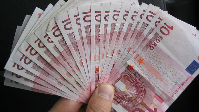 200 euro do podziału. Policjanci powiedzieli nie i kierowca ma kłopot