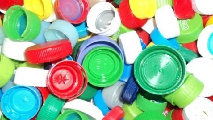 30 września pomóż Julci, przynieś nakrętki