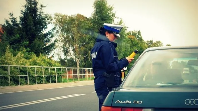 Policja ukarała kolejnych nietrzeźwych kierowców