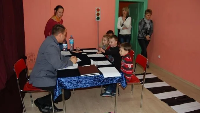 Zaczęły się eliminacje do „Bezpiecznej zerówki”. Na początek wygrywa Stare Strącze