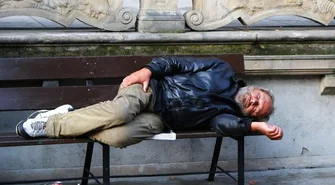 Bestialstwo czy głupota? Podpalono bezdomnego...