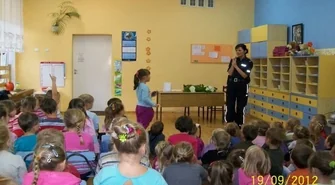 Tygrysek Lupo pomaga policjantom w spotkaniach z dziećmi