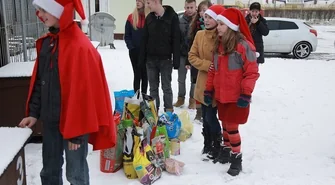 Święty Mikołaj odwiedził przytulisko dla psów