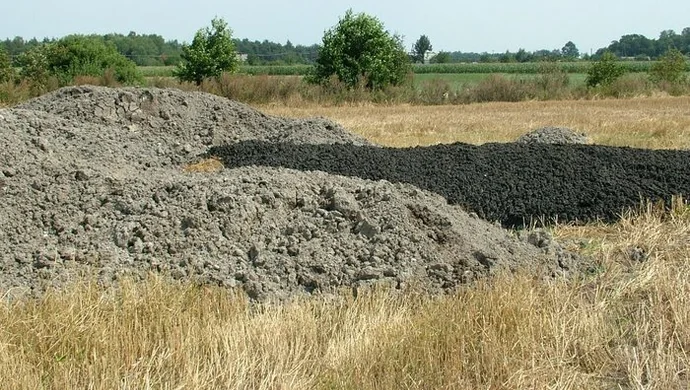 Zbadali działki, na których składowano osady