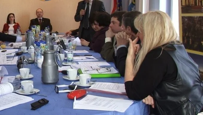 Nauczyciele w powiatowych placówkach mogą być zadowoleni z wynagrodzeń