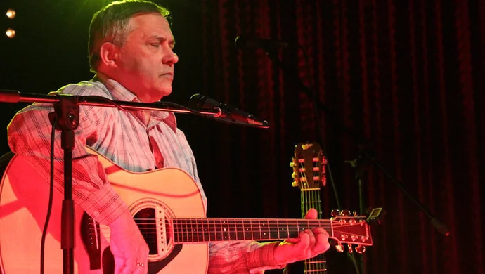 Marek Jarosz zagrał i zaśpiewał