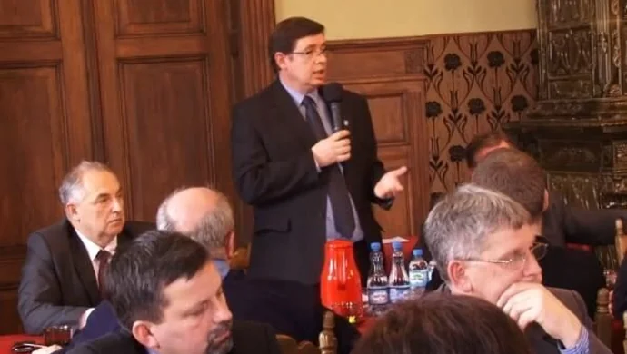 Komisja ocenia oferty, mogą zaoszczędzić nawet kilkaset tys. złotych