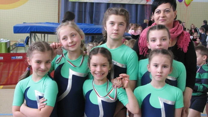 Akrobatki Korony Wschowa z medalami