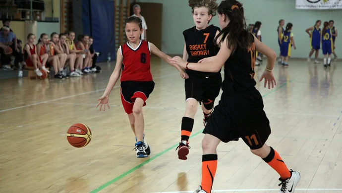 Tęcza Leszno wygrywa we Wschowie