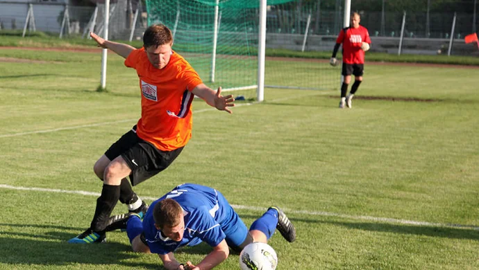 Dąb remisuje z Czarnymi