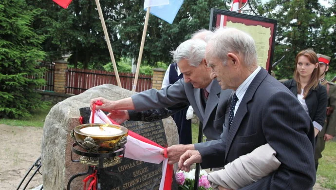 Odsłonięto obelisk upamiętniający Kresowian z Wołynia