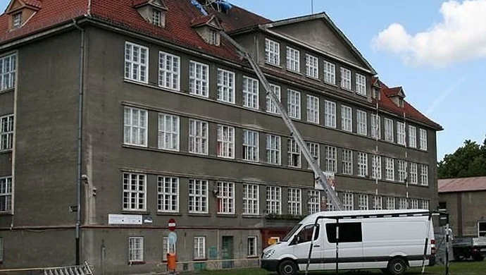 Remontują dach w SP2