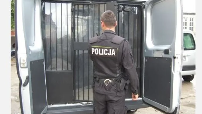 Pobił i okradł 18-latka