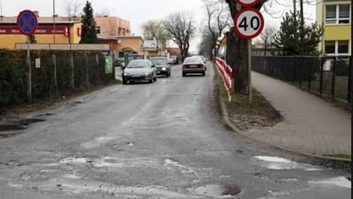 W 2014 mniej środków na remonty dróg lokalnych