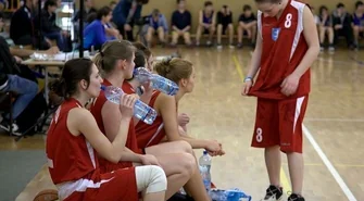 W 1 Dzień Wiosny turniej koszykówki w I Zespole Szkół