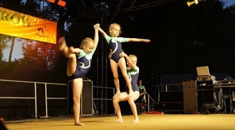 Akrobaci Korony na Nocy Nenufarów w Lubrzy