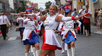 Korowód ulicami Sławy 