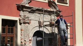 Renowacja zabytkowych portalów do końca sierpnia