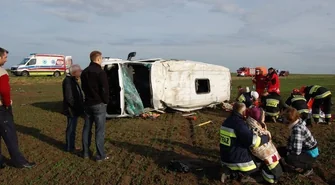 Bus z pasażerami wypadł z drogi
