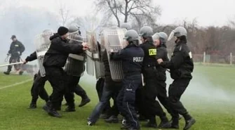 Zamieszki na stadionie we Wschowie