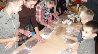 Wspólnie wykonali tradycyjne, bożanarodzeniowe pierniki