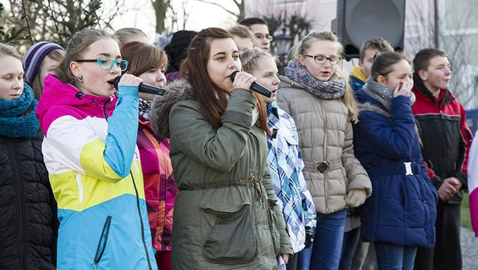 Gimnazjaliści kolędowali na rynku