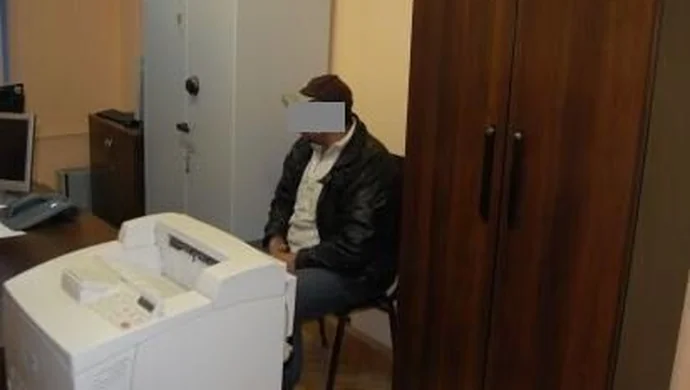 Włamali się do garażu, zostawili po sobie ślady