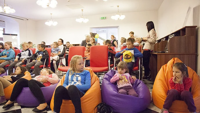 Owocowy piknik w bibliotece